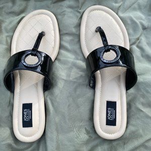 LIKE NEW Jones sandals